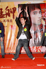 幻灯图：《艋舺》香港宣传 阮经天赵又廷狂舞
