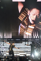 高清组图：Rain入伍前首尔最后开唱 短发热歌劲舞