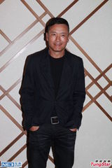 组图：佘诗曼苗侨伟林峰庆新剧杀青