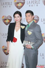 组图：钟楚红深沟风韵足 郭富城撑张智霖捧视帝