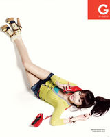 高清组图：韩星泫雅下衣失踪秀性感小蛮腰