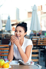 组图：戴娇倩清新唯美写真 尽情演绎真我本色