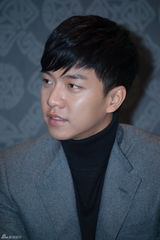 高清组图：李升基出道十年谈感受想见北京粉丝