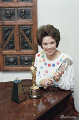 组图：童星不再 盘点长大后的秀兰-邓波儿