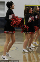 组图：杰克逊爱女化身篮球宝贝 热舞秀修长美腿