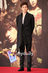 组图：金俊宋日国等出席新剧《强力班》发布会