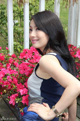 组图：小陶虹拍时尚大片侧卧秀曼妙身材