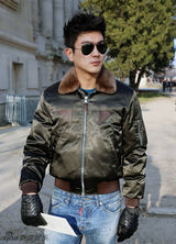 组图：杜江亮相法国巴黎俊朗时尚