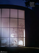 组图：Gaga衣着保守登封面 展迷幻贵妇范儿