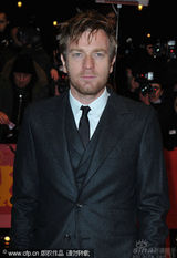 幻灯图集：《捉刀手》首映 准妈妈助阵布鲁斯南