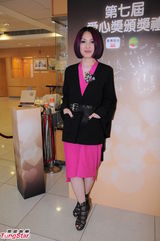 组图：杨千嬅产后弃“大笑姑婆” 泪腺发达常落泪