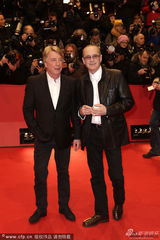 组图：《应许之地》首映 简-方达穿皮草助阵