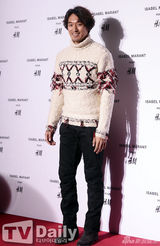 组图：少女时代秀英2AM任瑟雍等靓装出席活动