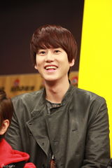 高清组图：SJ-M做客争开微博 玩转网络流行语