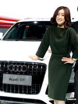 组图：秦海璐杭州出席代言活动 墨绿色礼服大气优雅