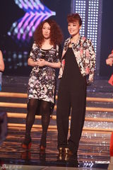 组图： 容祖儿TWINS亮相《劲歌金曲优秀选》录影