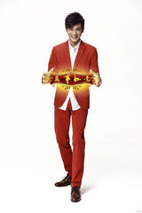 组图：乔振宇新春写真曝光 中国红主题喜庆贺年