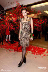 幻灯图集：李笼怡李思捷出席活动 尽显时尚风采 