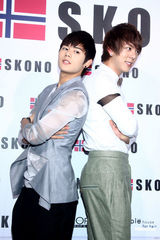 高清组图：俊英同俊台北走秀 帅气可爱表现专业