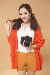 组图：蒋梦婕俏皮登封面 笑容清新变时尚旅行家