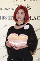 组图：乐基儿默认收黎明游艇 阿SA不会考虑移民