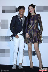 组图：章子怡卷发造型亮相活动