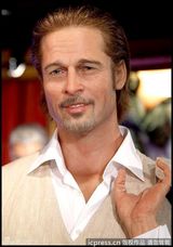 组图：布拉德皮特蜡像巴黎揭幕 乔治克鲁尼“站台”