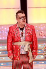 幻灯图:李思捷联手陈山聪等《奖门人》笑声不断 