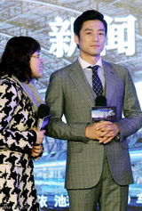 组图：《我在路上最爱你》海报 黄圣依演外围女