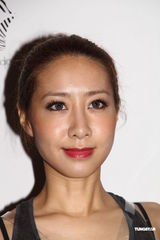 组图：何嘉莉预产期为9月 吴雨霏惹整容疑云