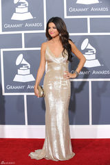 高清图：格莱美红毯 赛琳娜-戈麦斯甜美惹人怜