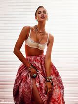 组图：C罗女友伊莉娜-莎伊克性感内衣写真秀身材