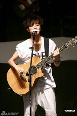 组图：何韵诗大爱林海峰 与黄耀明合办拉阔音乐会