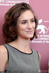 组图：竞赛片《无畏者》发布 男星做鬼脸搞怪