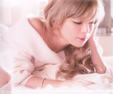 组图：滨崎步白纱唯美写真 衣带渐宽性感露香肩