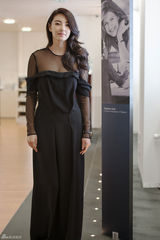 组图：张雨绮受邀赏手表 优雅婉约展笑颜