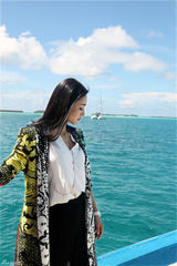 组图：王丽坤海洋日光写真显知性气质