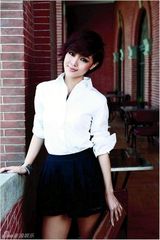 组图：邓家佳《品位》气质高雅  展现OL完美搭配