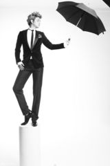 组图：吉杰气质写真曝光 黑白主题彰显绅士气质