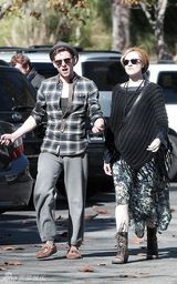 组图：杰米-贝尔与妻子蕾切尔-伍德恩爱购物