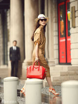 组图：韩雪推个人APP 演绎都市熟女时尚街拍