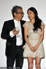 幻灯图集：《下女》主创全度妍李政宰把酒言欢