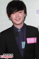 组图：古巨基携钟舒漫洪卓立平安夜献唱庆圣诞