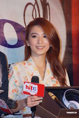 组图：五月天庆电台15周年 Hebe大方送黄金麦