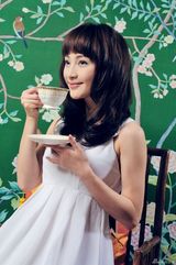 高清图：姚笛最新时尚写真 居家休闲甜美风格