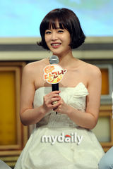 组图：韩SBS台真人秀节目将开播 李英雅甜美主持