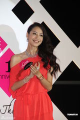 组图：白歆惠汪圆圆出席活动 黑白配尽显身材