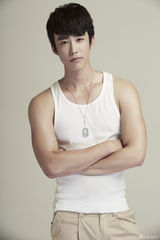 冉旭清新写真曝光 自然青涩展忧郁气质