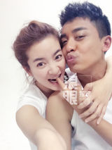 组图：李佳航李晟微博认爱 私房照曝光甜蜜温馨