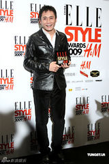 高清图：徐静蕾牵手黄立行 《杜拉拉》未映先拿奖